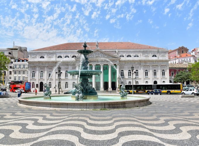 <h1 style='font-size:18px;'>Private Lisbon City Tour</h1><H2 style='color:#5E6D77;font-size:14px;'>Explore the best of Lisbon on this private 4-hour tour </H2>