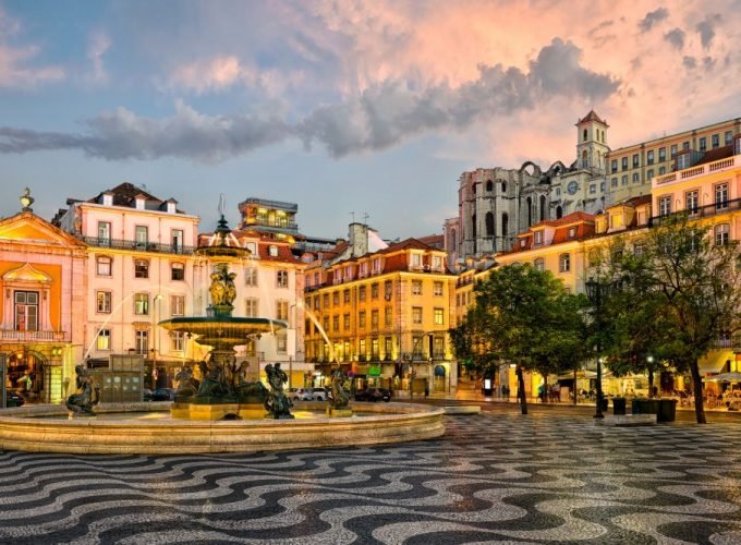 <h1 style='font-size:18px;'>Lisbon: Full-Day Shopping Private Tour</h1><H2 style='color:#5E6D77;font-size:14px;'>Have a road map to the best shops in Lisbon from brand name designers to traditional Portuguese boutiques</H2>