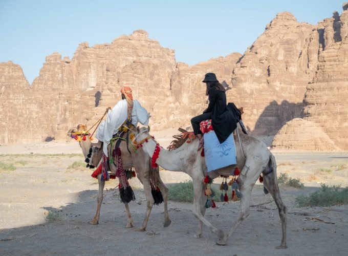 <h1 style='font-size:18px;'>CAMEL RIDE AND FALCONRY SHOW</h1><H2 style='color:#5E6D77;font-size:14px;'> Camel ride and falconry show in Ashar Valley</H2>